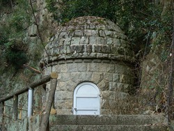 円筒形石積取水井屋 円筒形石積取水井屋
