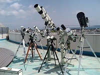 集合した望遠鏡群